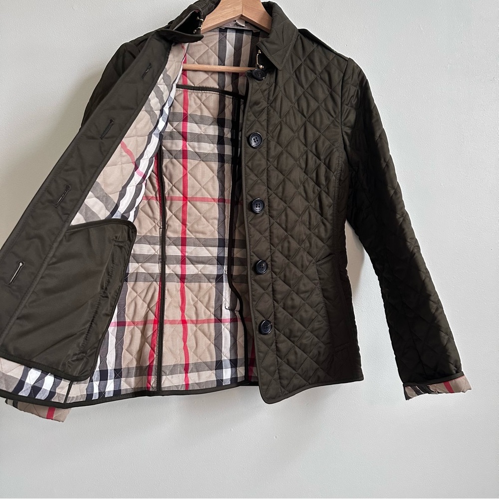 Burberry quilted jacket in green size XS pristine condition